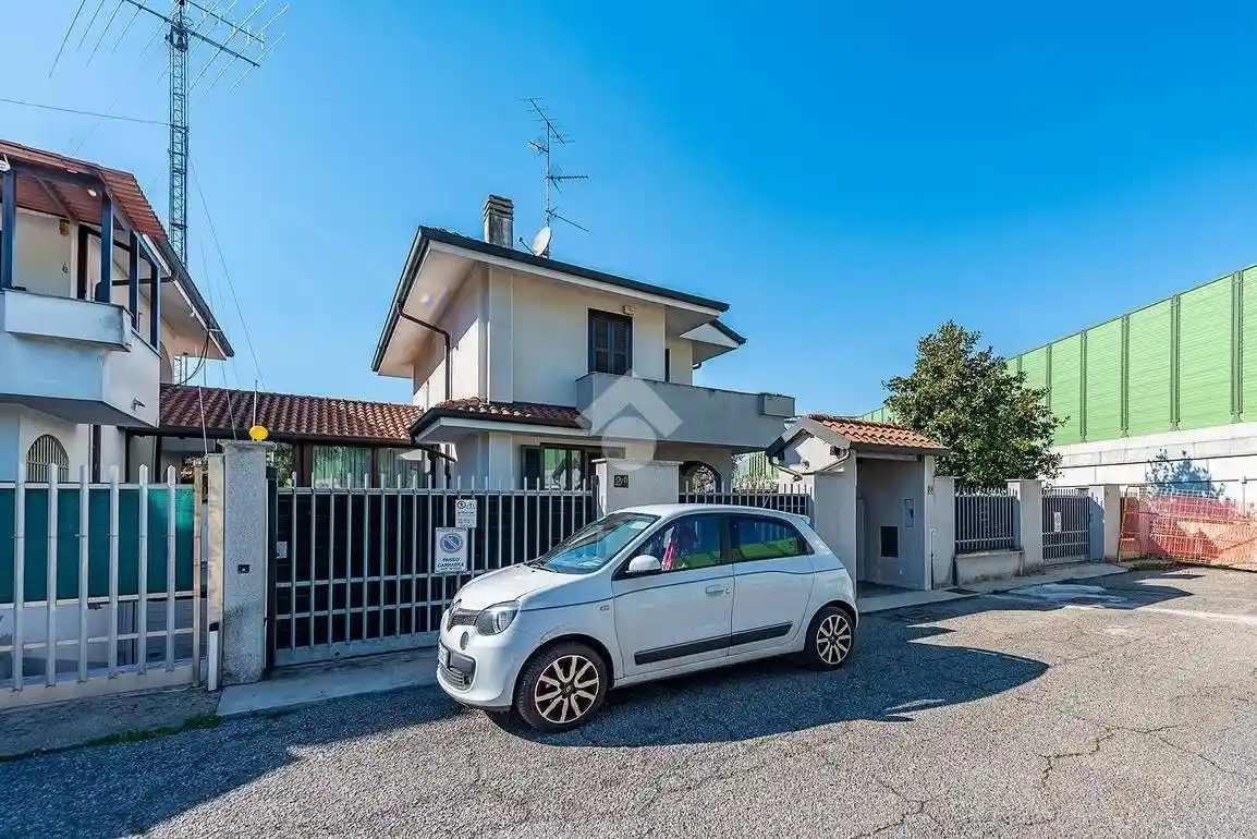 Villa in vendita a Lainate