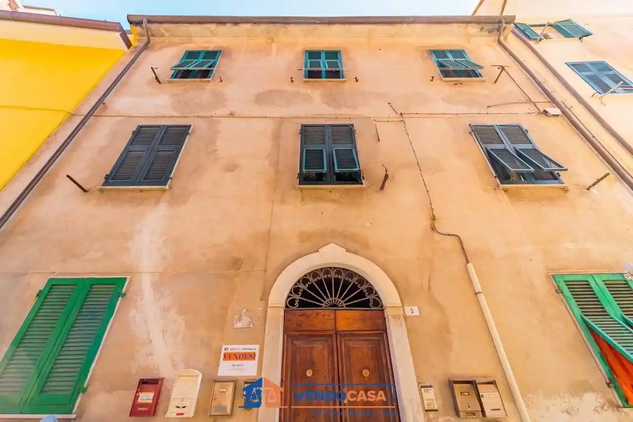 Palazzo - Edificio in vendita a Massa