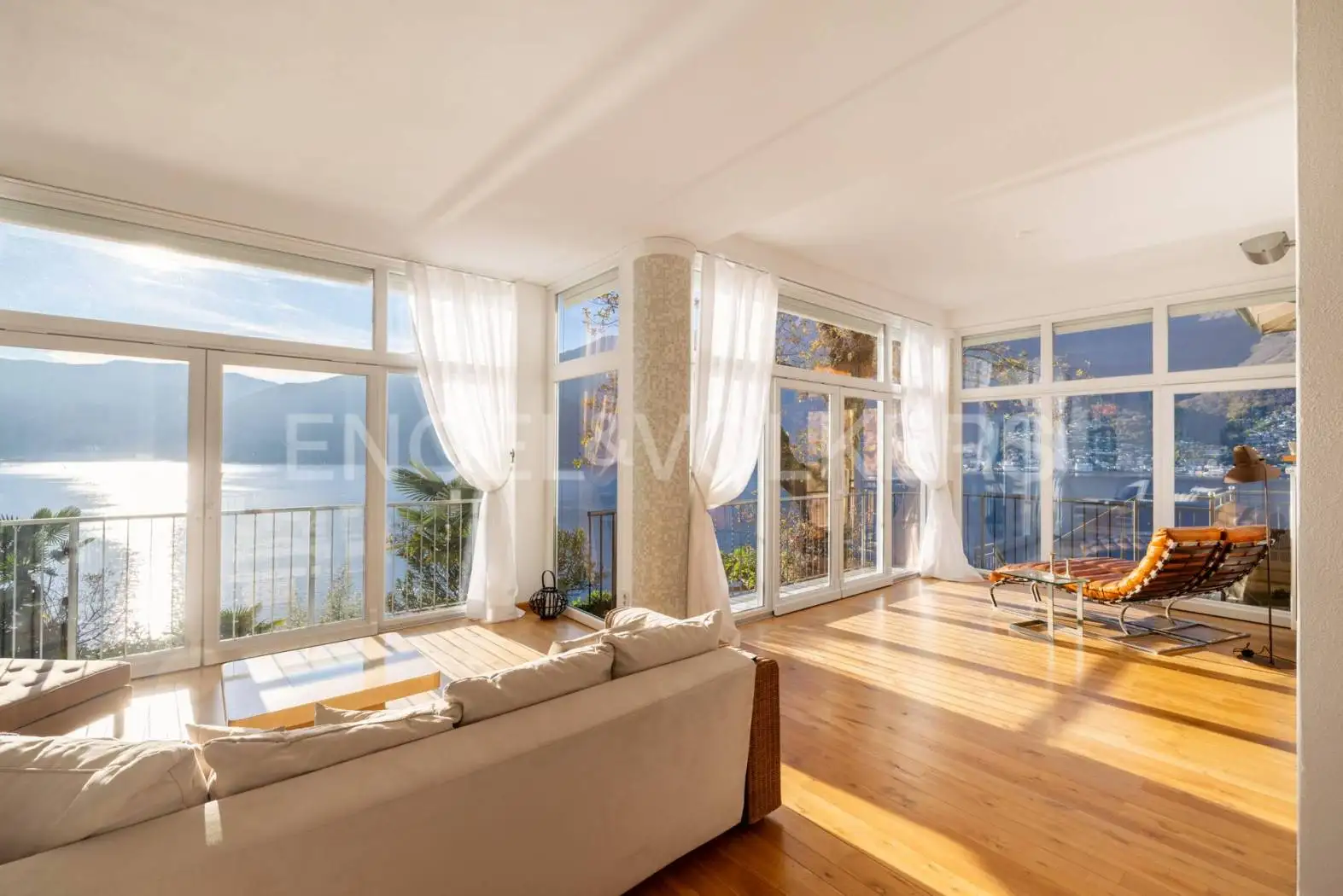 Villa in vendita a Maccagno con Pino e Veddasca