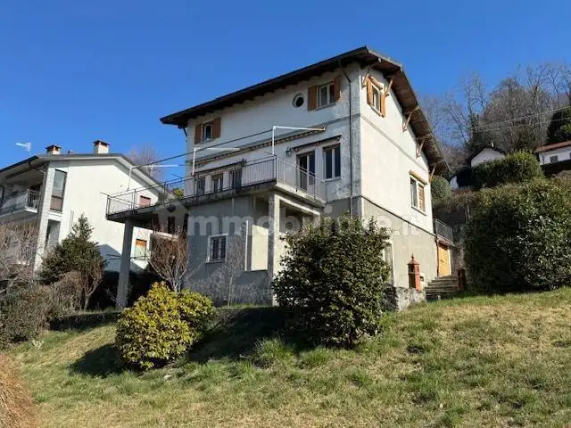 Villa in vendita a Agra
