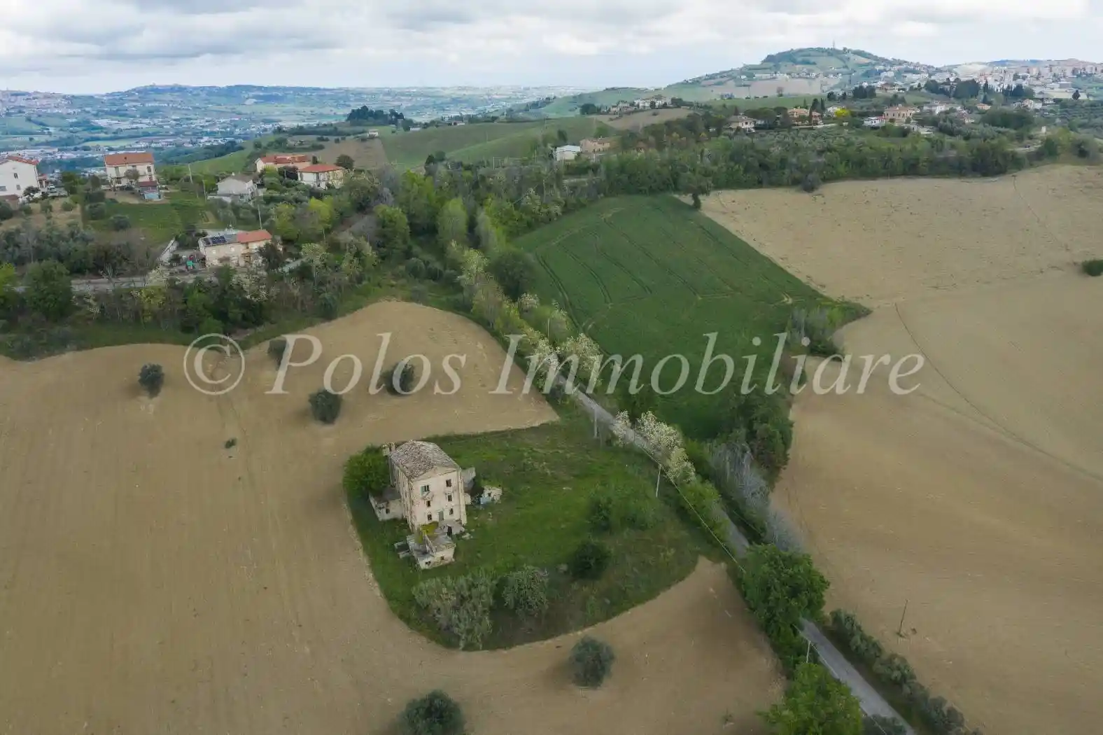 Rustico - Casale in vendita a Fermo