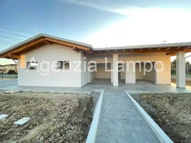 Casa indipendente in vendita a Azzano Decimo