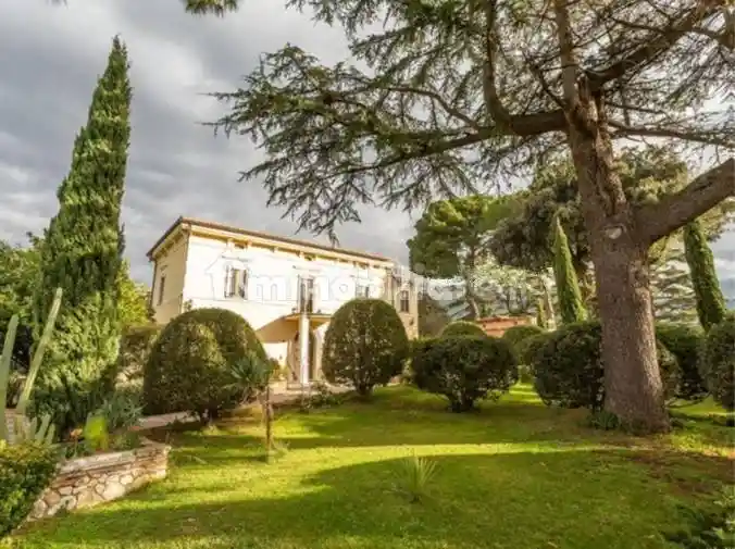 Villa in vendita a Palombara Sabina