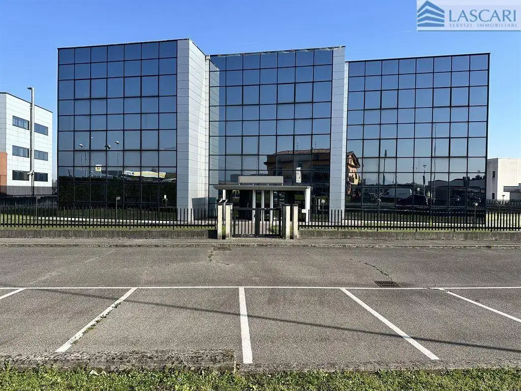 Palazzo - Edificio in affitto a Dalmine