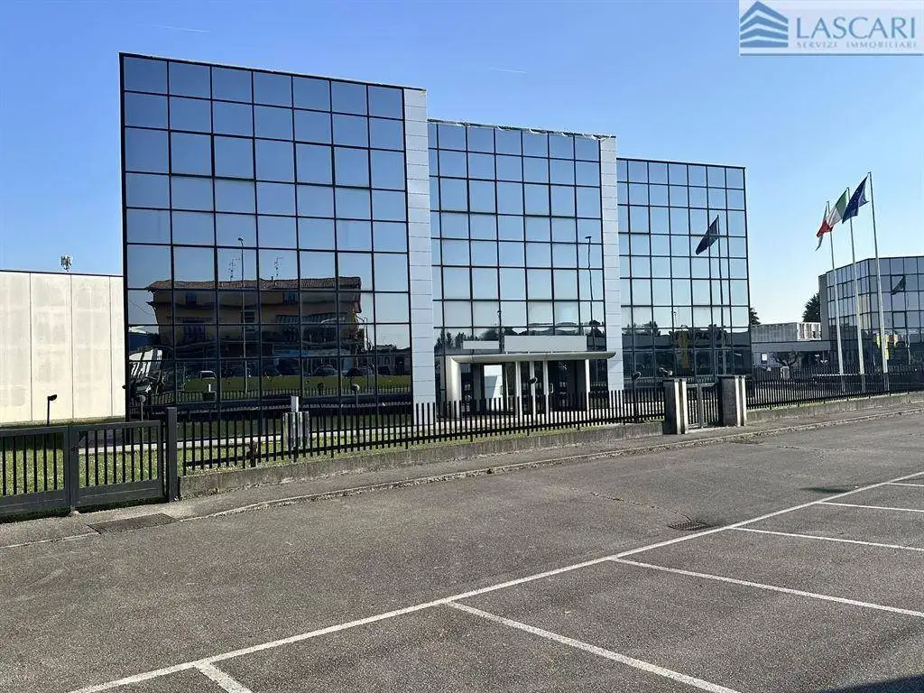 Palazzo - Edificio in Affitto - foto 2