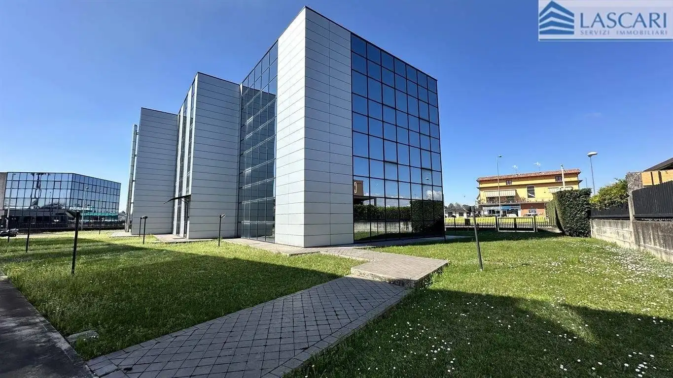 Palazzo - Edificio in Affitto - foto 4