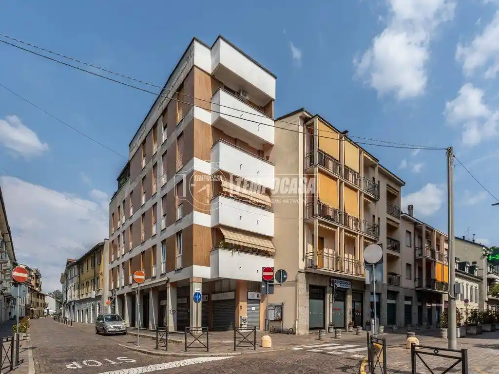 Appartamento in vendita a Villasanta