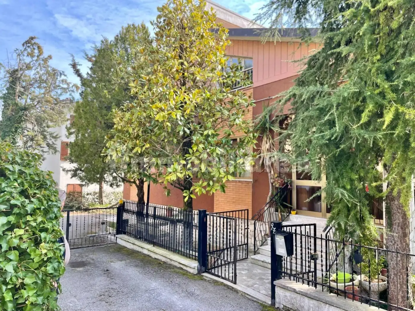 Casa indipendente in vendita a Esanatoglia