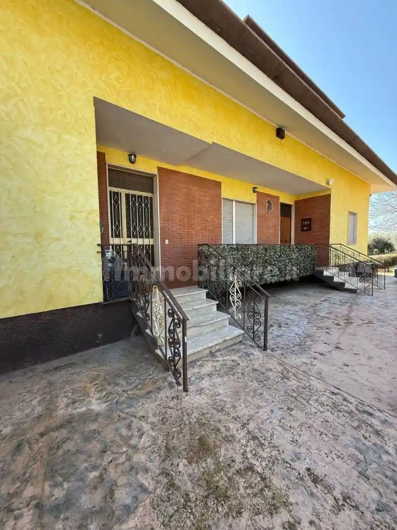 Villa in vendita a Cisterna di Latina