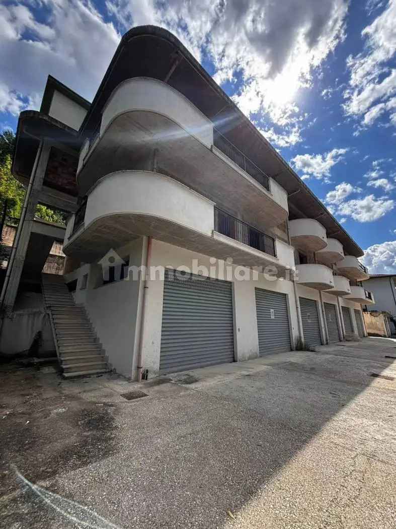 Palazzo - Edificio in vendita a Civitella Roveto