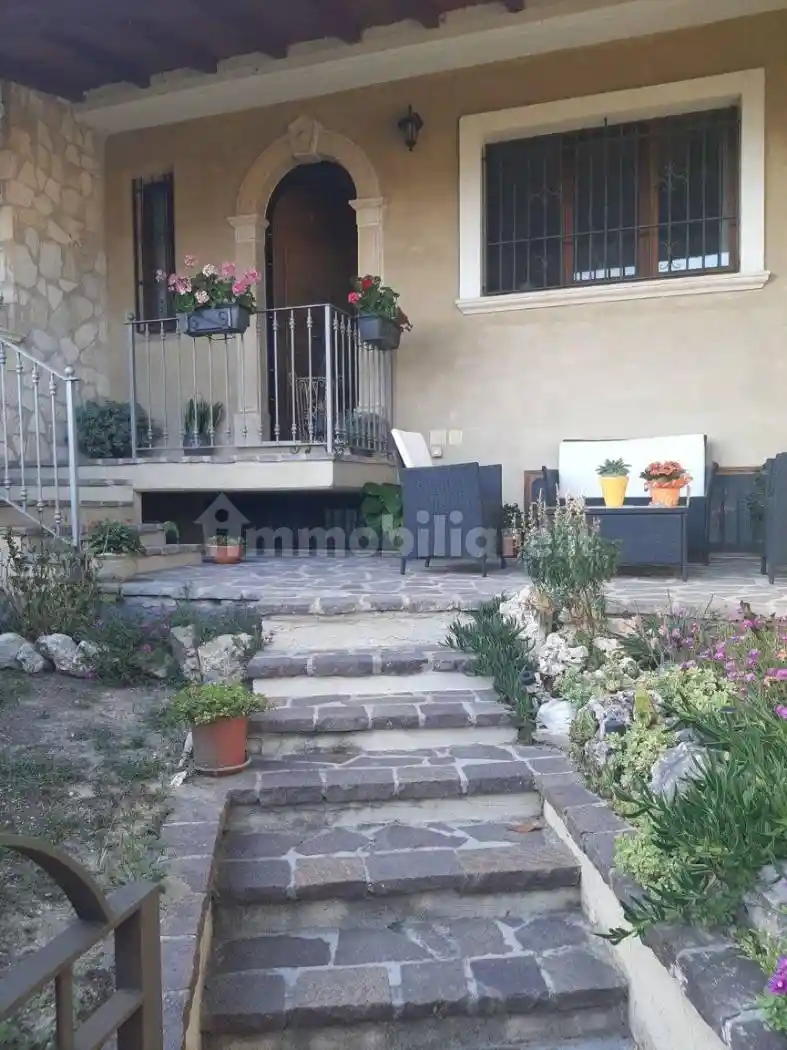 Villa unifamiliare via Da Monte San C., Antrosano, Avezzano - foto 2