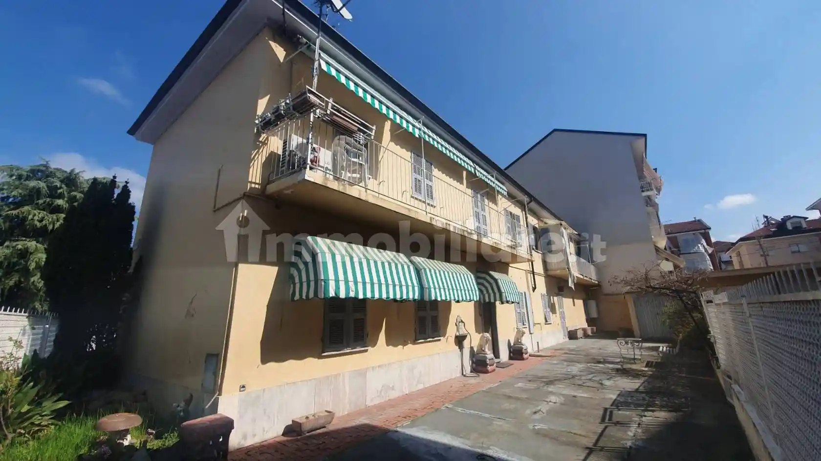 Villa in vendita a Alba