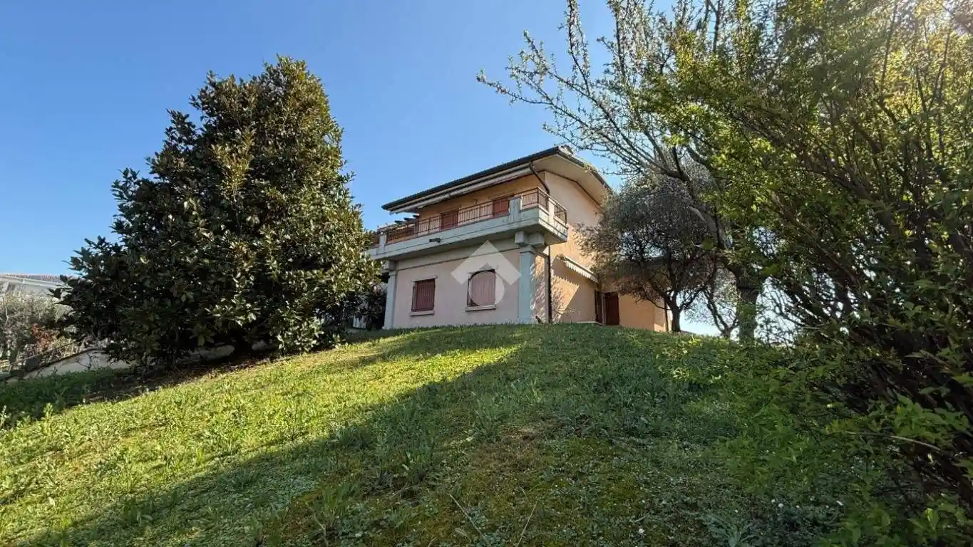 Villa in vendita a Pozzolengo