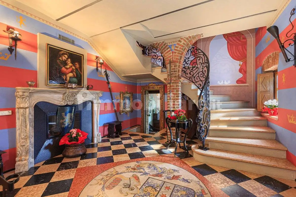 Villa in vendita a Comabbio