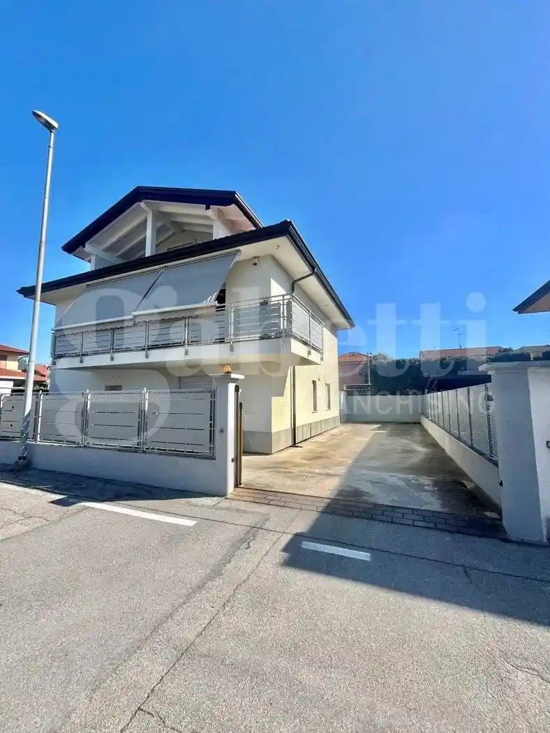 Villa in vendita a Senago