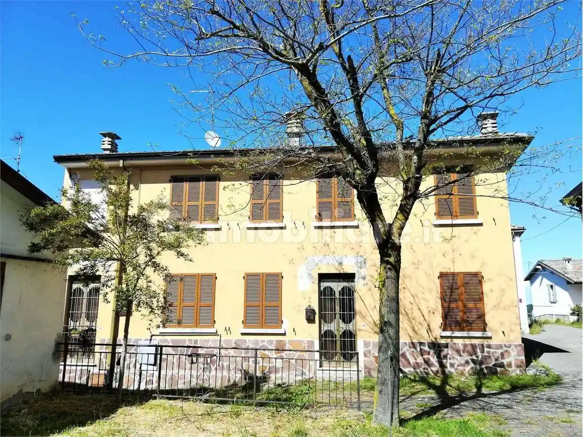 Casa indipendente in vendita a Gropparello