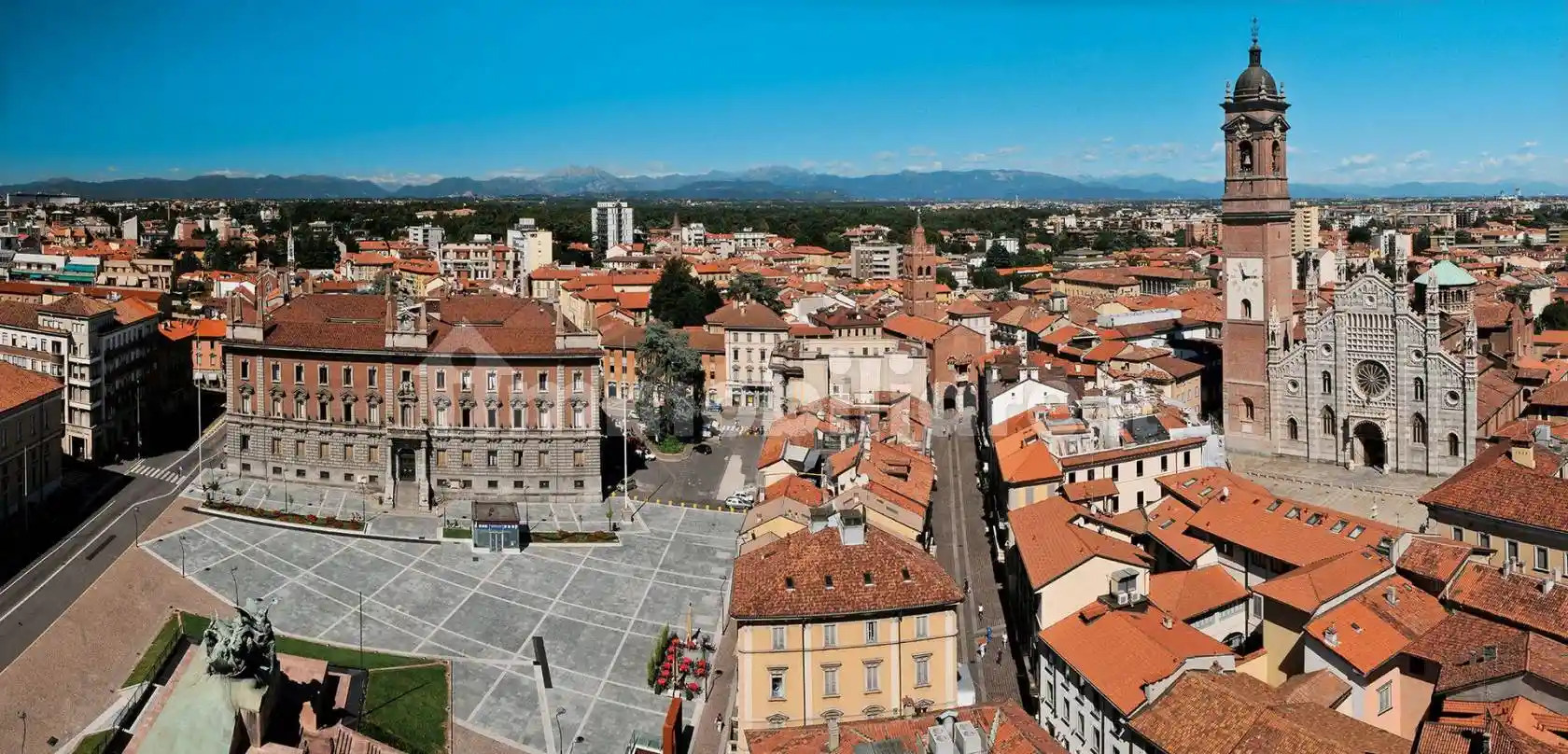 Palazzo - Edificio in vendita a Monza