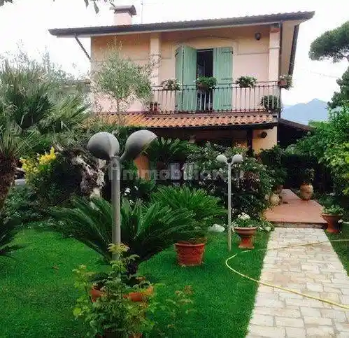 Villa in vendita a Montignoso