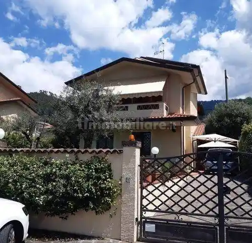 Villa in vendita a Montignoso