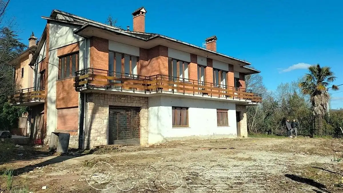 Villa in vendita a Montone