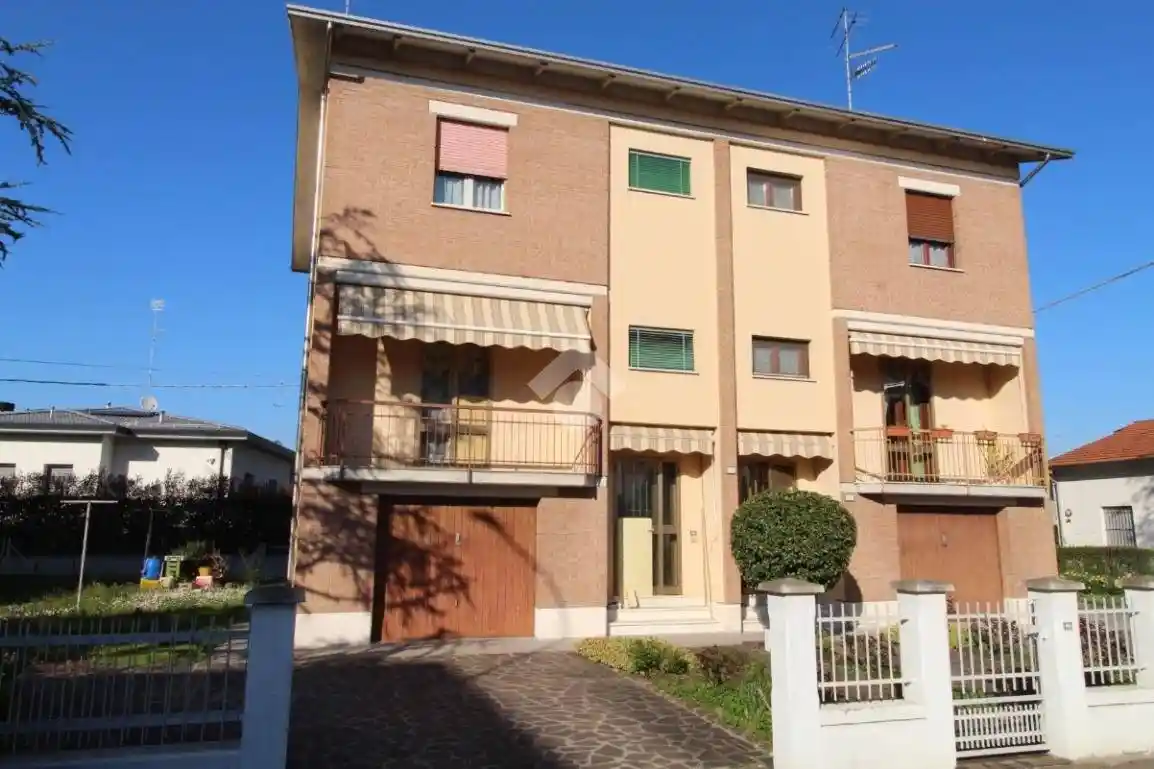 Casa indipendente in vendita a Bagnolo in Piano