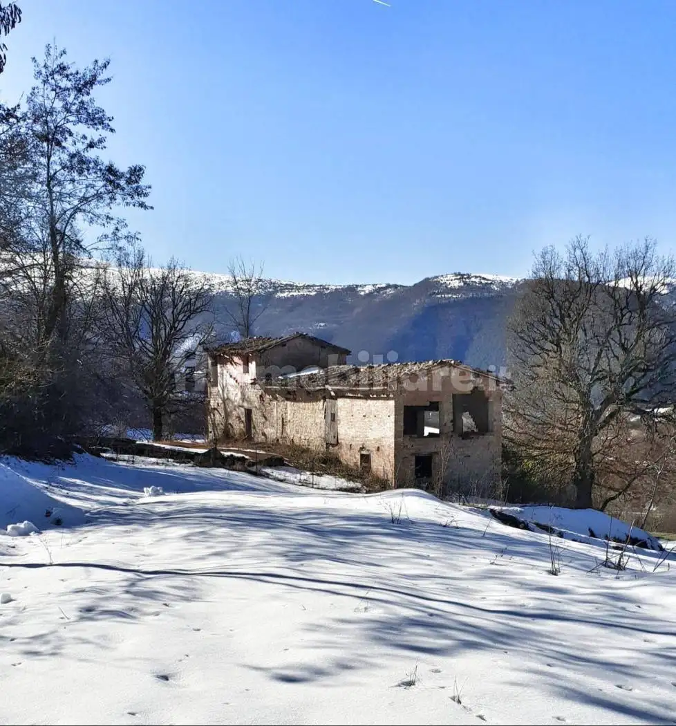 Rustico - Casale in vendita a Valfornace