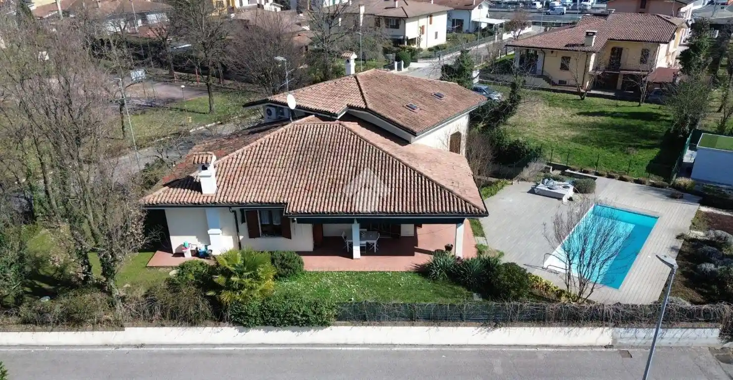 Villa in vendita a Porto Mantovano