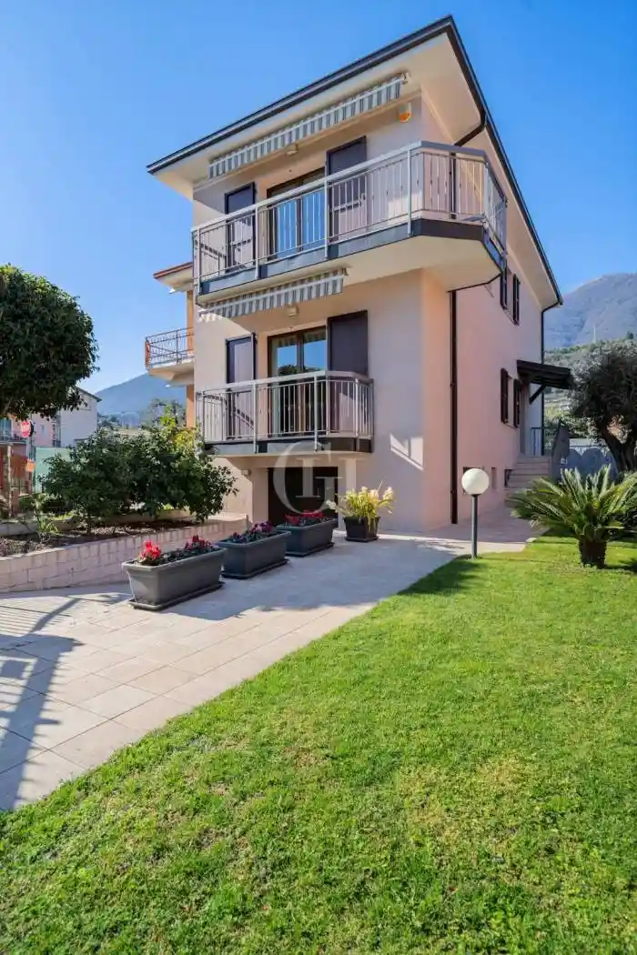 Villa in vendita a Toscolano-Maderno