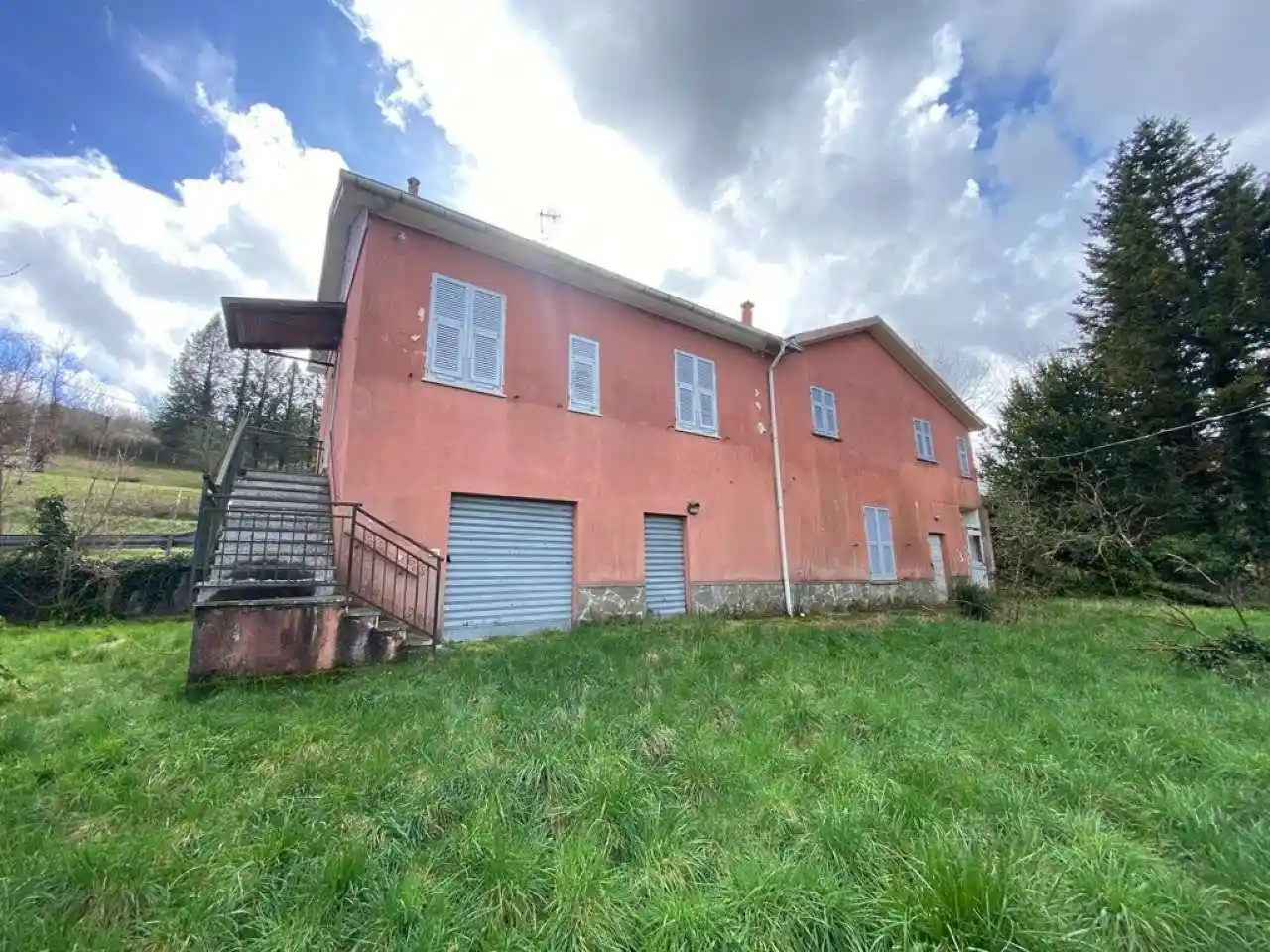 Casa indipendente in vendita a Varese Ligure