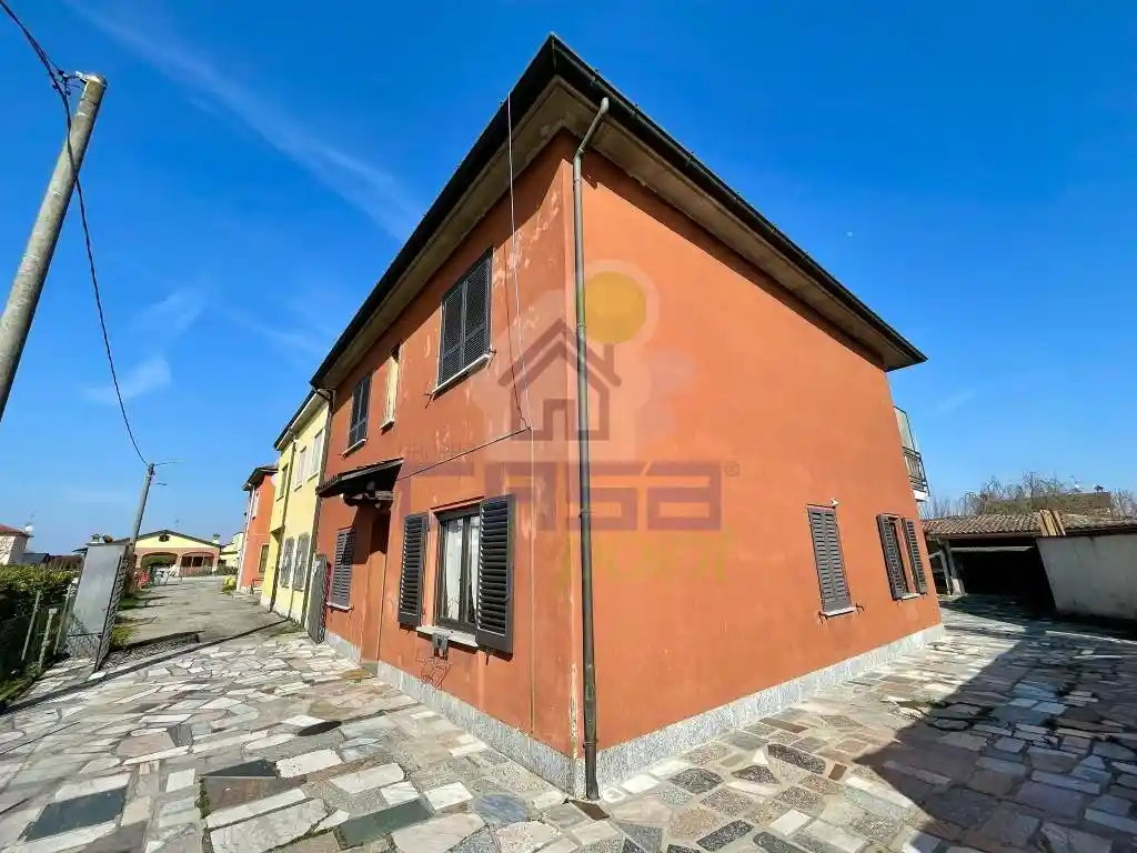 Casa indipendente in vendita a Pieve Porto Morone