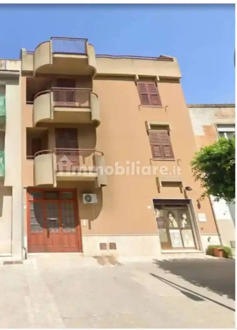 Palazzo - Edificio in vendita a Valderice