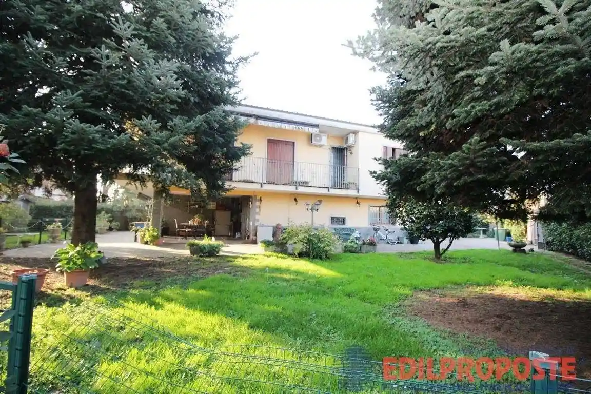 Villa in vendita a Cogliate