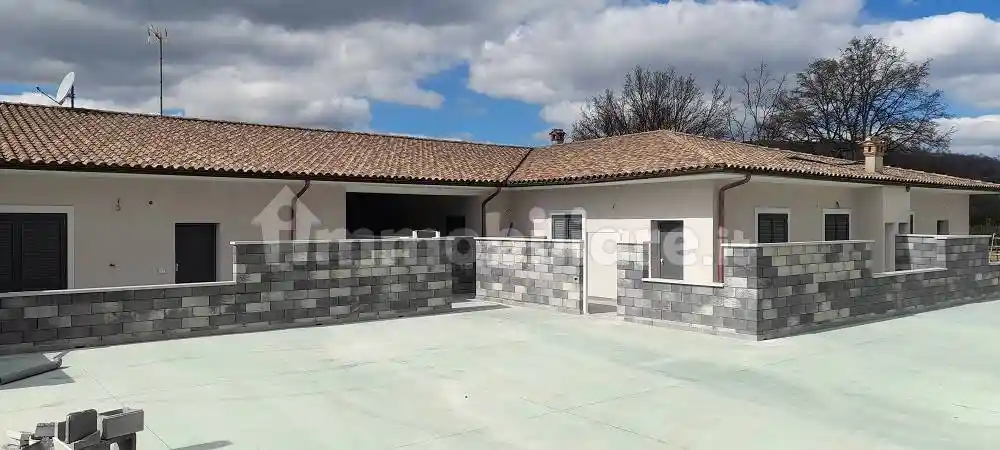 Casa indipendente in vendita a Manziana