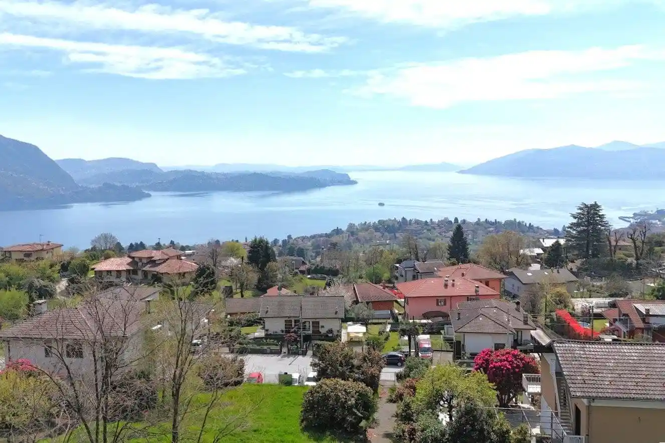 Villa in vendita a Arizzano