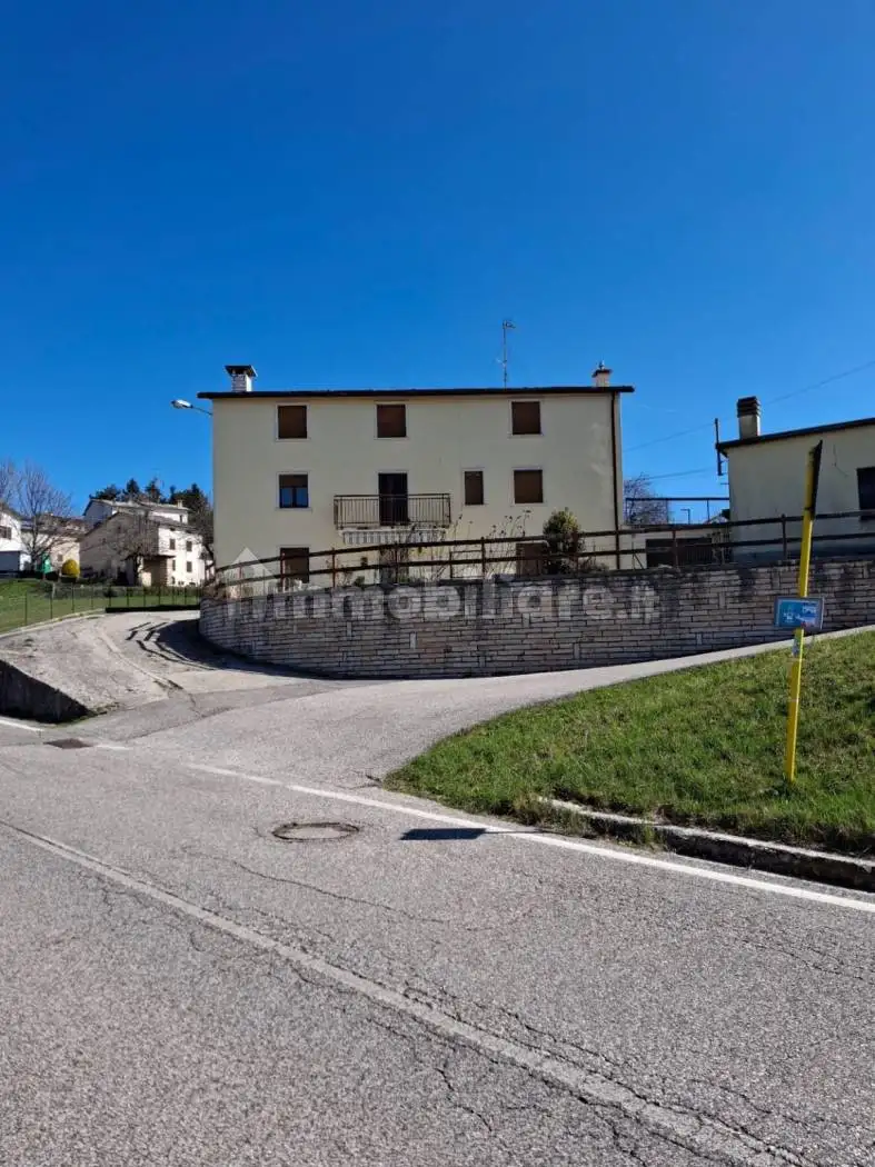 Villa in vendita a Erbezzo