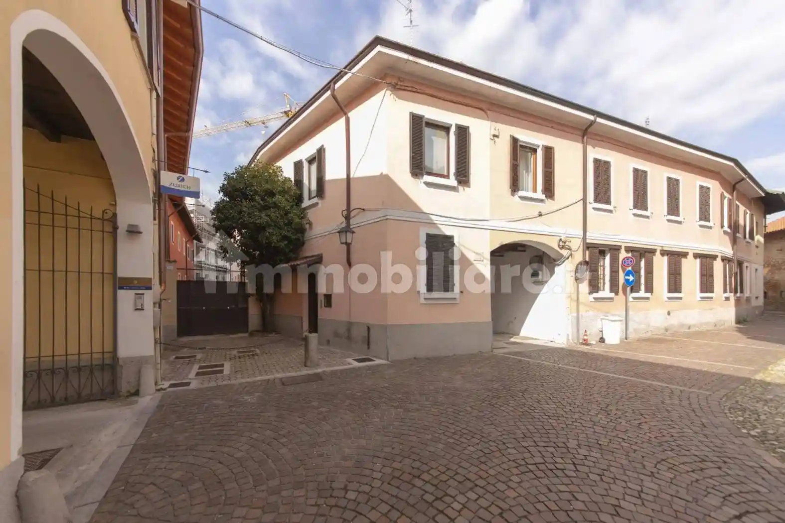 Palazzo - Edificio in vendita a Arese