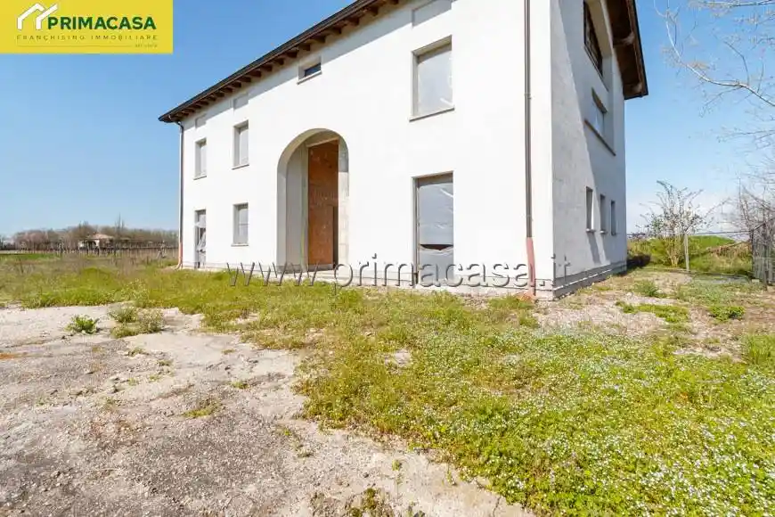 Casa indipendente in vendita a Correggio