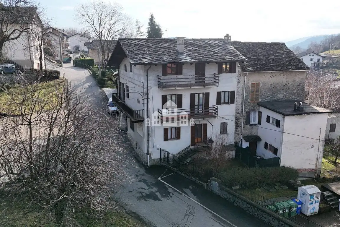 Casa indipendente in vendita a Brosso