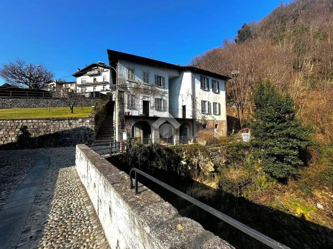 Casa indipendente in vendita a Domaso