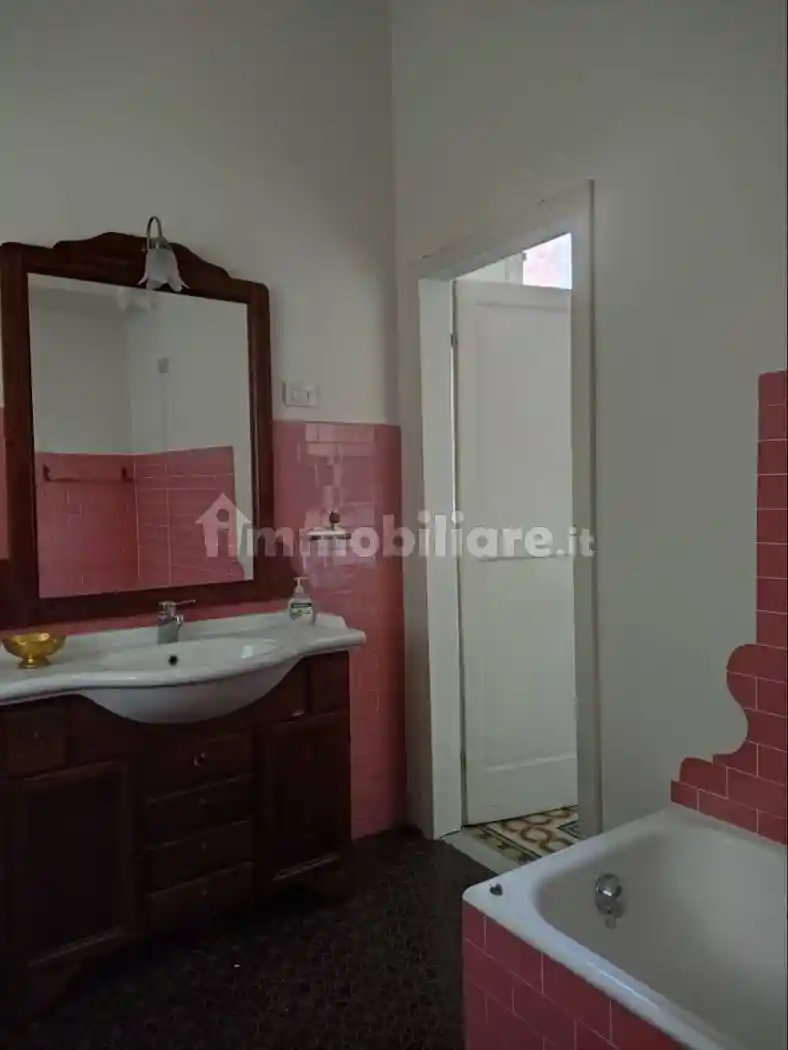 Bilocale piazza dei Servi 1, Piazza Anfiteatro - Torre Guinigi, Lucca - foto 4