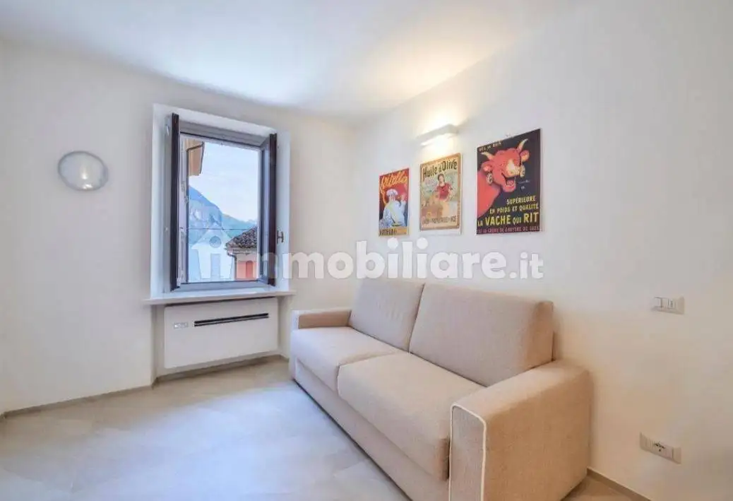 Appartamento in vendita a Varenna
