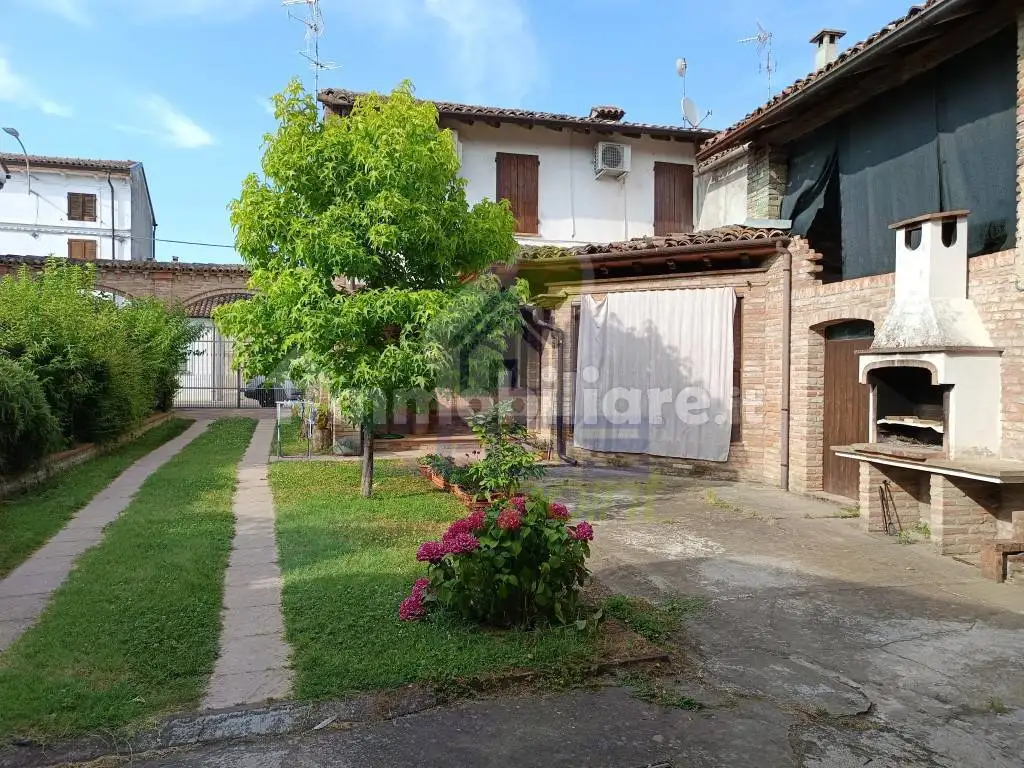Casa indipendente in vendita a Torricella del Pizzo