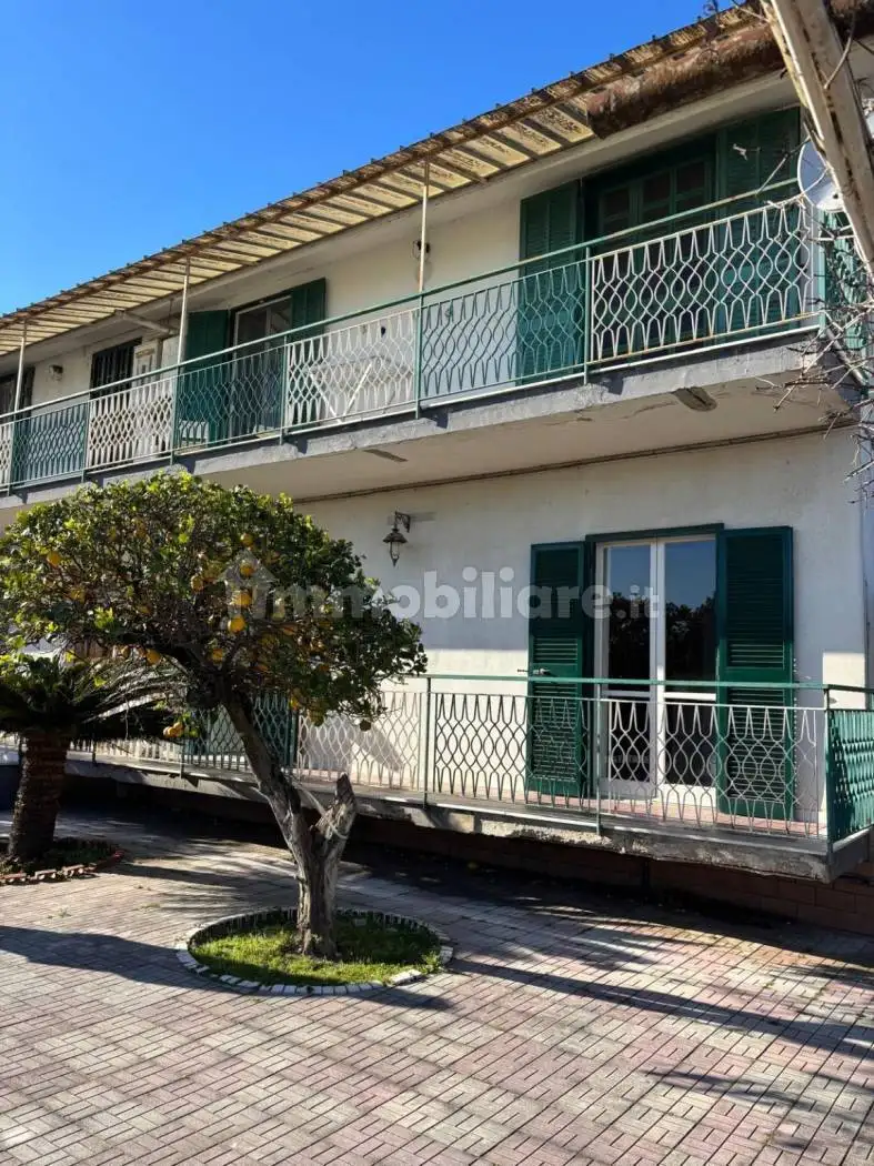 Palazzo - Edificio in vendita a Giugliano in Campania