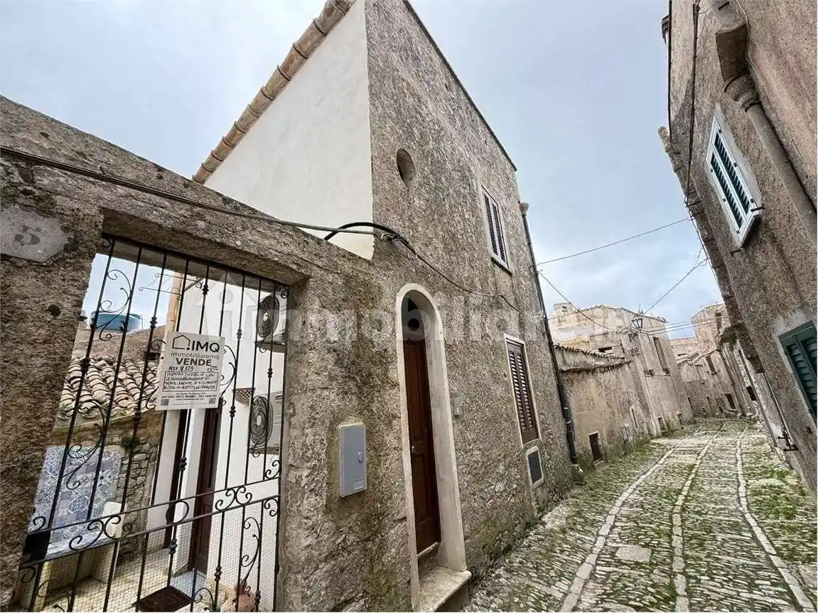 Palazzo - Edificio in vendita a Erice
