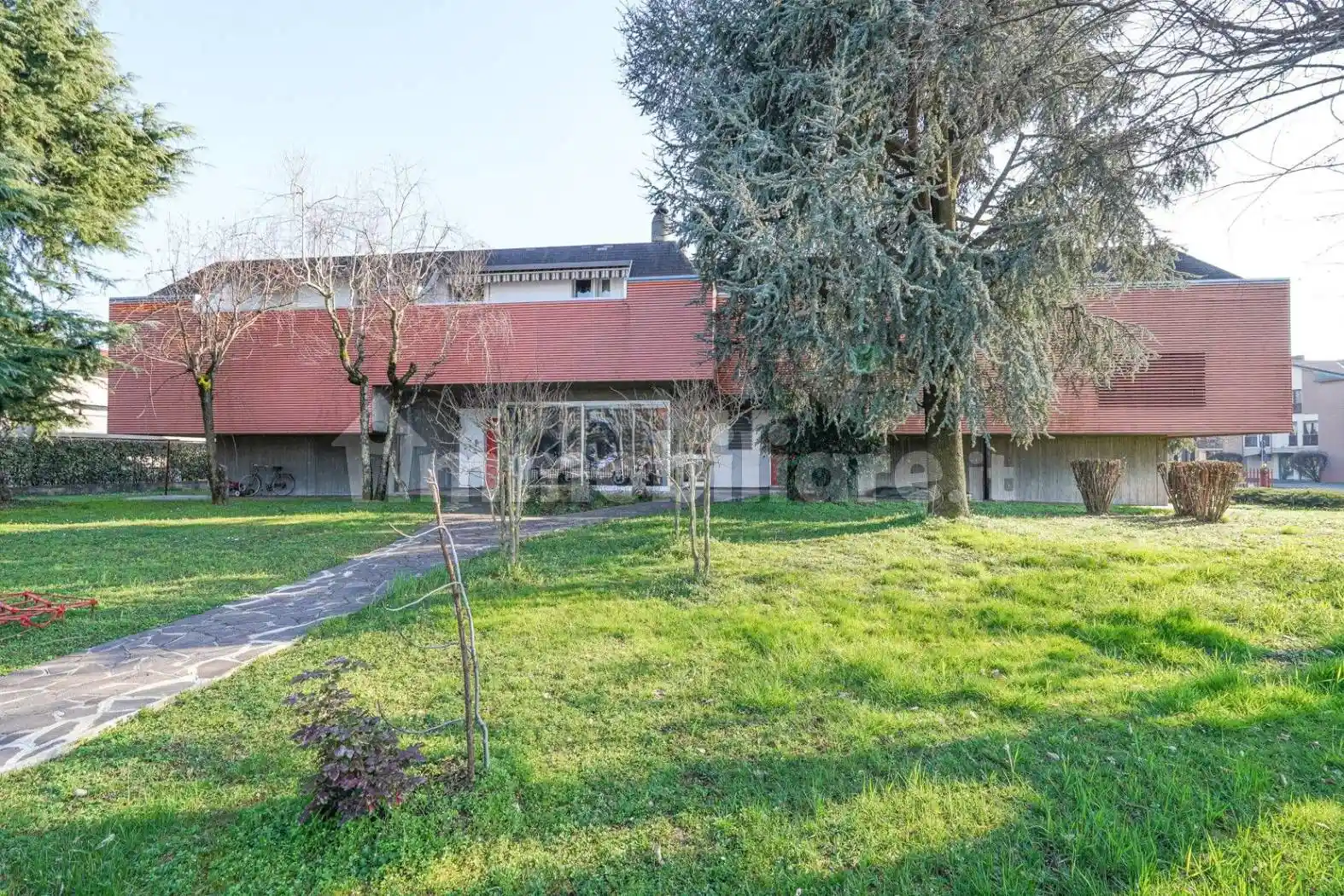 Palazzo - Edificio in vendita a Azzano San Paolo