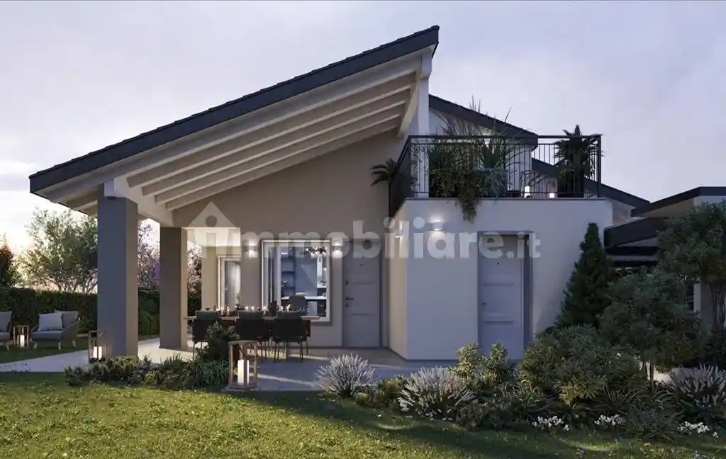 Villa in vendita a Peschiera del Garda