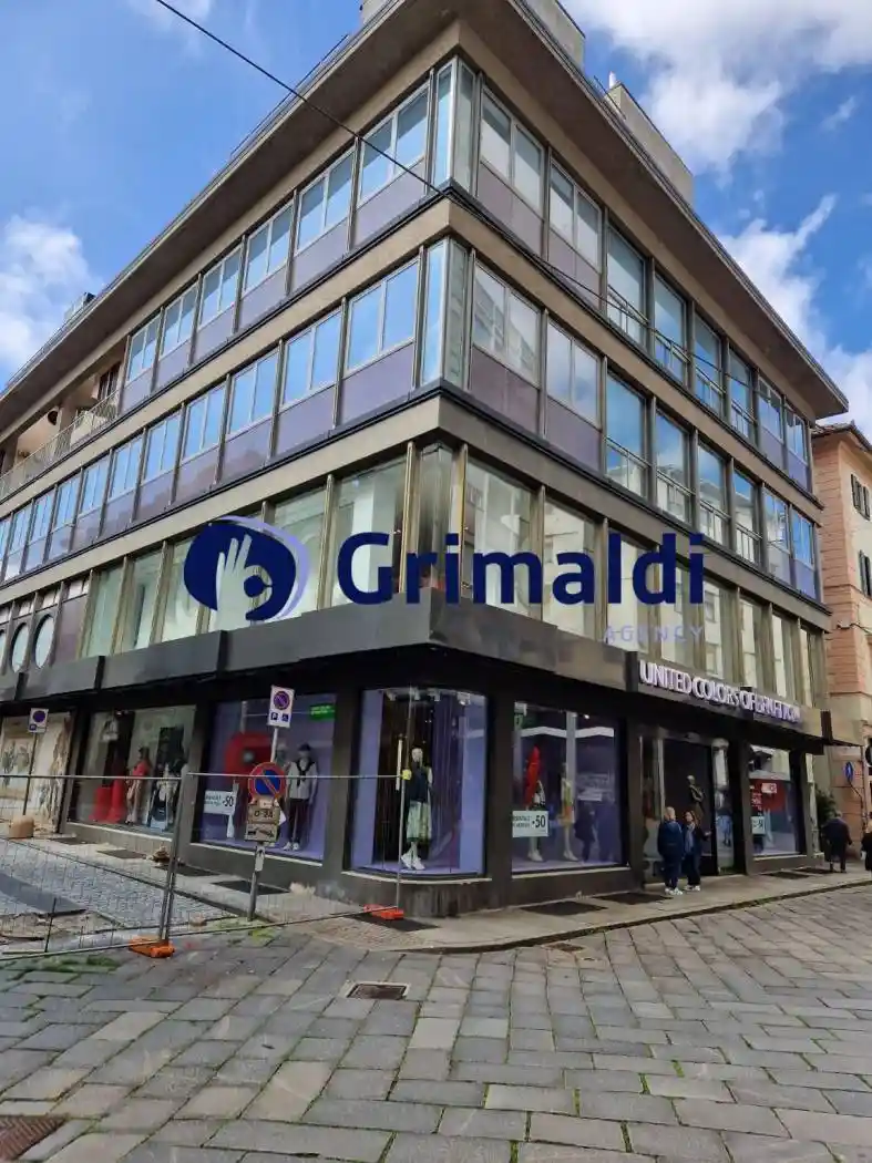 Palazzo - Edificio in vendita a Vercelli