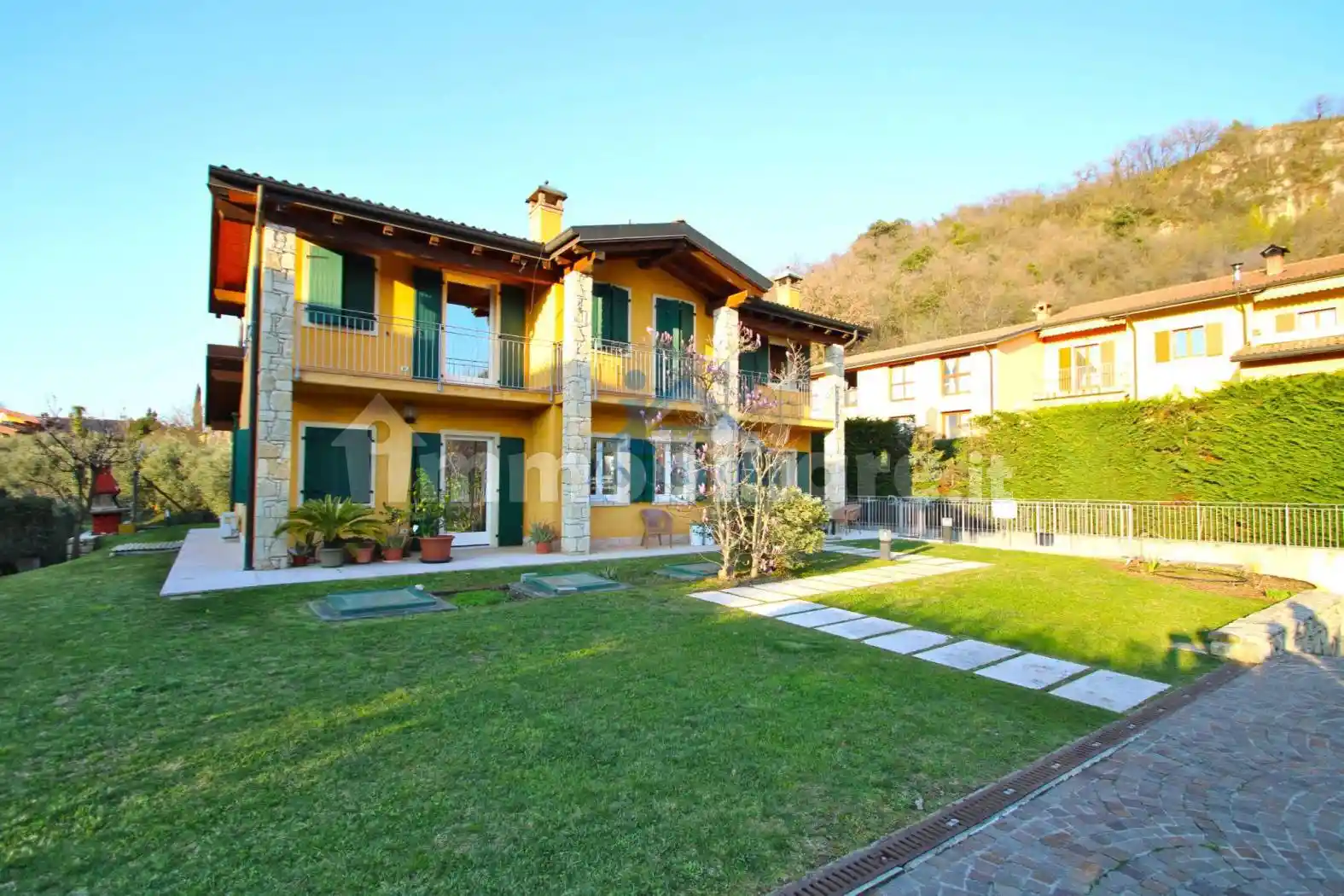 Villa in vendita a Torri del Benaco