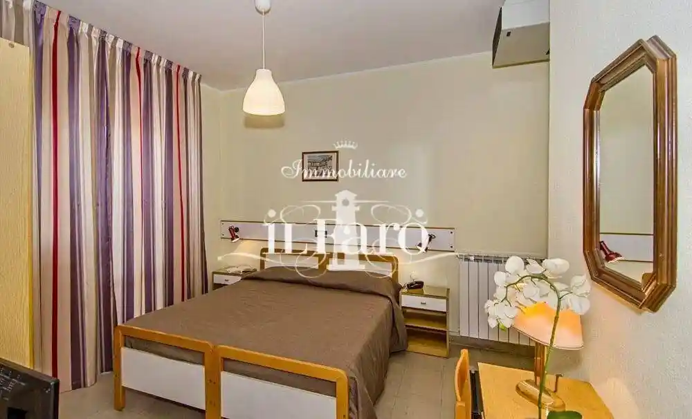 Palazzo - Edificio in vendita a Camaiore