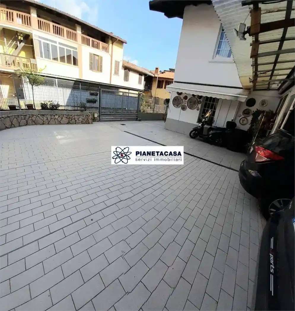 Villa in vendita a Azzano San Paolo